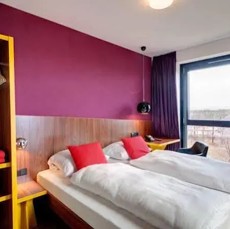 Meininger Frankfurt Main / Airport Szálloda 3*