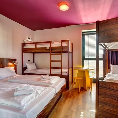 Szálloda Meininger Frankfurt Main / Airport 3*