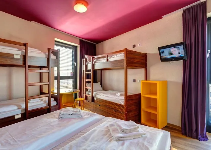 Meininger Frankfurt Main / Airport 3*