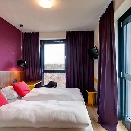 Meininger Frankfurt Main / Airport 3* פרנקפורט