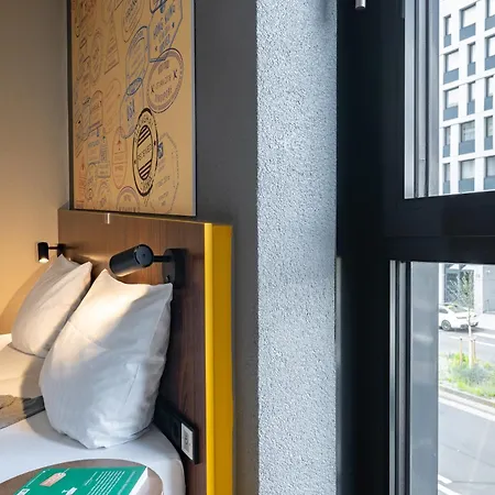Meininger Frankfurt Main / Airport Отель Франкфурт-на-Майне