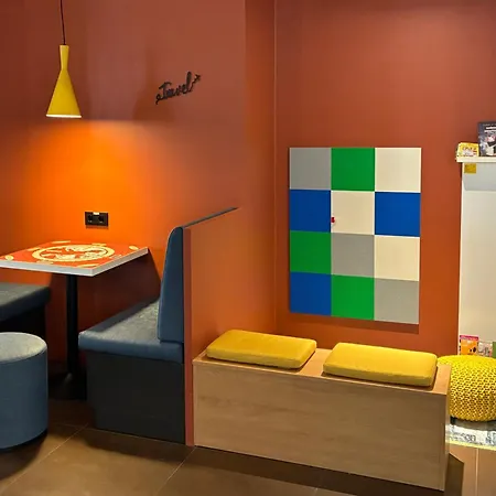 Meininger Frankfurt Main / Airport 3*
