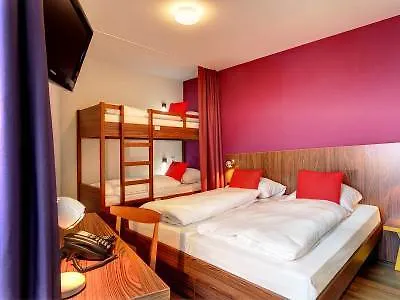 Отель Meininger Frankfurt Main / Airport 3*
