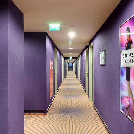 Meininger Frankfurt Main / Airport 3* Francoforte sul Meno