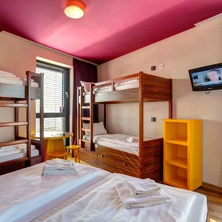 Meininger Frankfurt Main / Airport 3*