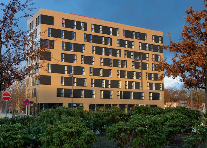 Meininger Frankfurt Main / Airport 3*